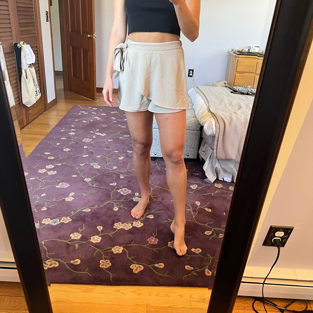 Beige skort